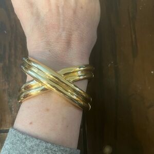 Women’s Elegant Gold Tone Stretch Cuff Bracelet